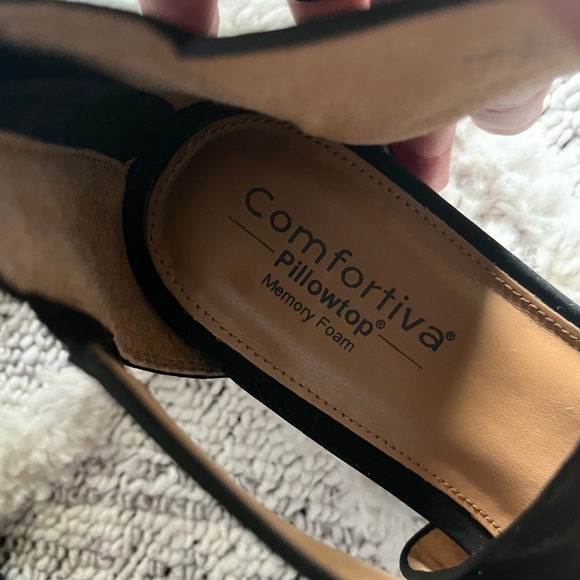 Comfortiva Memory Foam Black Open-Toed Wedge Sandal - Picture 2 of 11